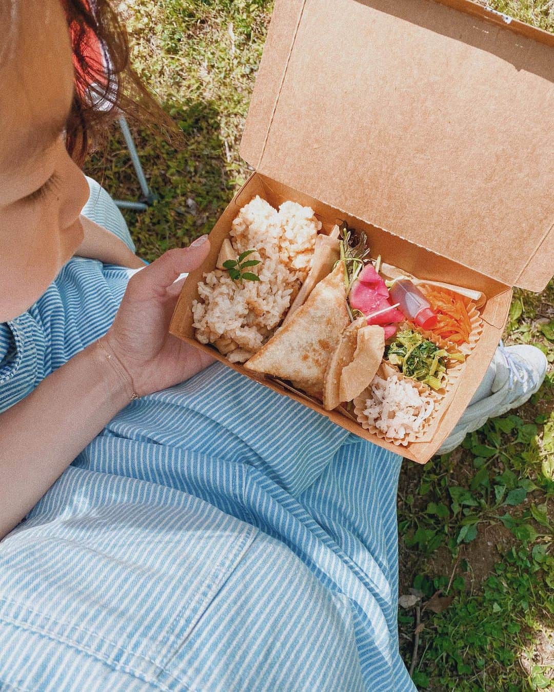 -LIFE IS FUN-さんのインスタグラム写真 - (-LIFE IS FUN-Instagram)「☼ ⋒ ☼ ⋒  動物性を使用していない 有機野菜のお弁当🍱🥬🌼 優しい味でとっても美味しかった〜🤤💞 次男がお昼寝してたから長男と2人で まったりな贅沢な時間👦🏽🌳✨ 大好きなゼニガメ🐢も一緒に💙 穏やかで癒された〜！！ #organicfood #lunchbox #familytime」4月25日 7時45分 - kiyoko1207