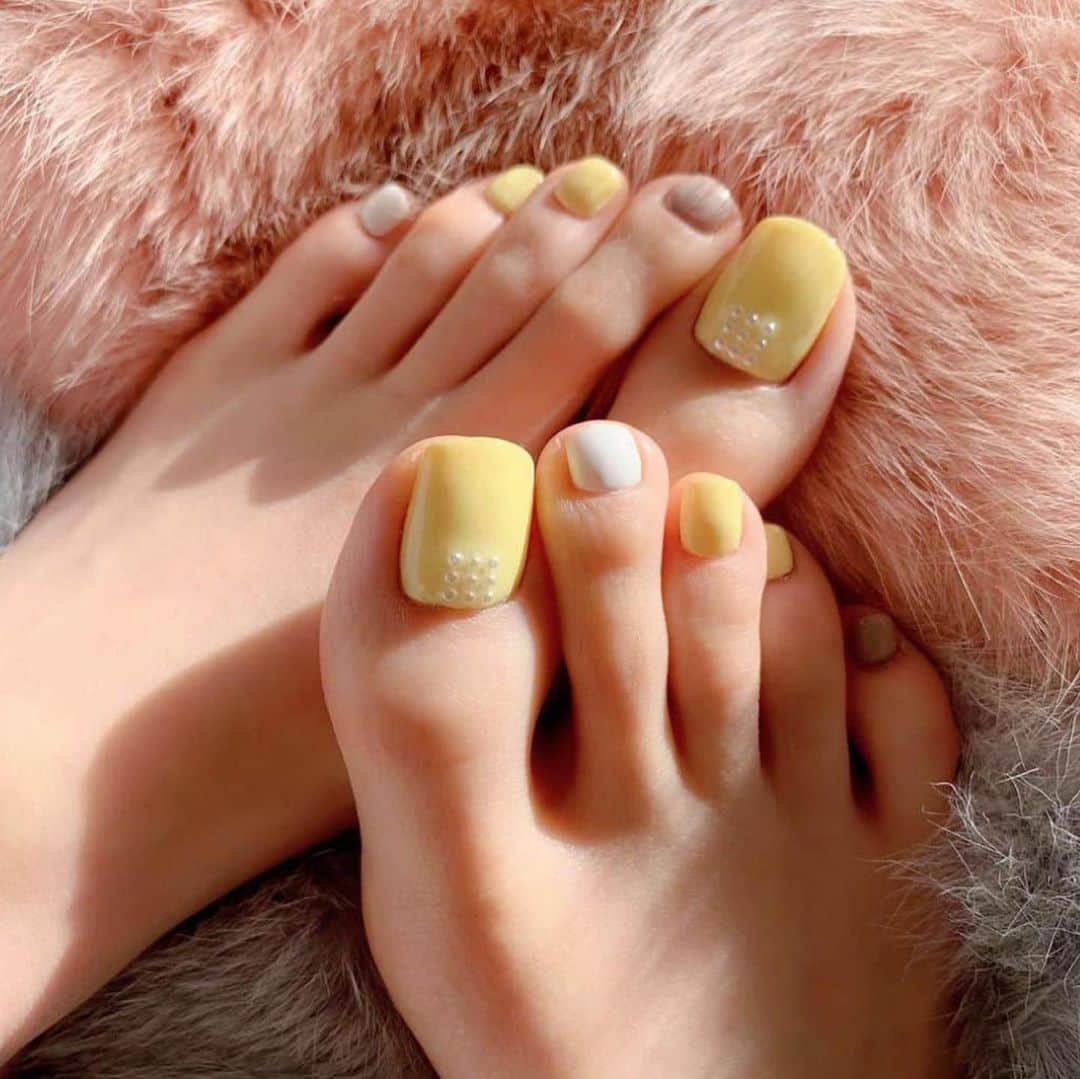 美香さんのインスタグラム写真 - (美香Instagram)「過去ネイル💅💗💗💗 次はどんなネイルにしよう☺️ #nail #footnail #ネイル#フットネイル」4月25日 9時18分 - mikaofficial99
