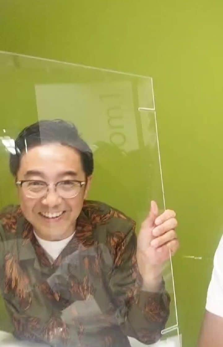 アイク・B・ヌワラのインスタグラム：「矢作とアイクの英会話のYouTube撮影終わったところでいきなりインスタライブ」