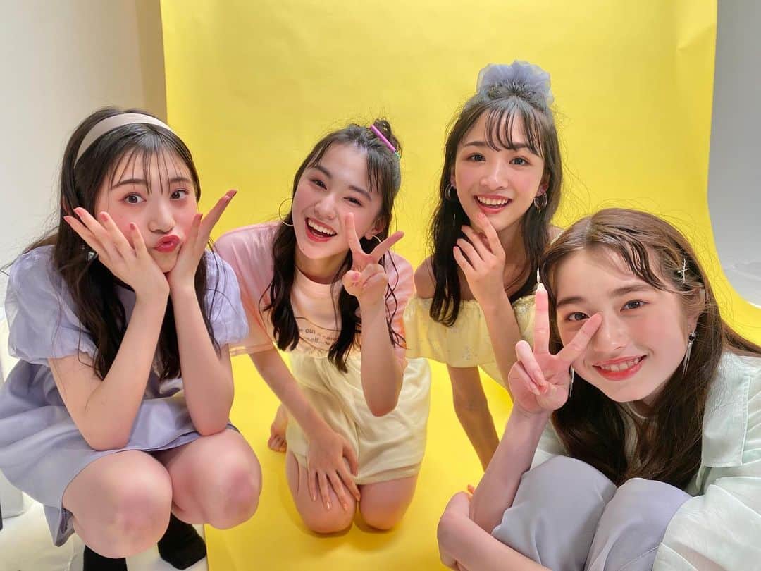 ニコ☆プチのインスタグラム：「☀️🌼✨🍋 ゲットしましたか⁇🙋🏻‍♀️  #ジューシーポップな4人がめじるし #6月号見てね #最後のは🤫 #葛西杏也菜  #近藤藍月 #中山あやか #森﨑美月」