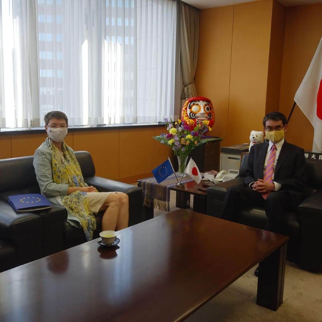 河野太郎のインスタグラム：「With H.E. Patricia Flor, Ambassador from EU.」