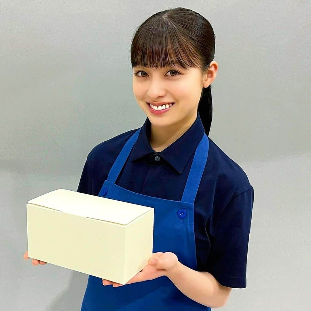 橋本環奈のインスタグラム：「こんにちは！環奈MGです。  タイミーの新CMに出演中です。 スキマ時間にバイトが出来るアプリです！  #橋本環奈 #橋本環奈2021 #橋本環奈マネージャー #タイミー #スキマバイト」