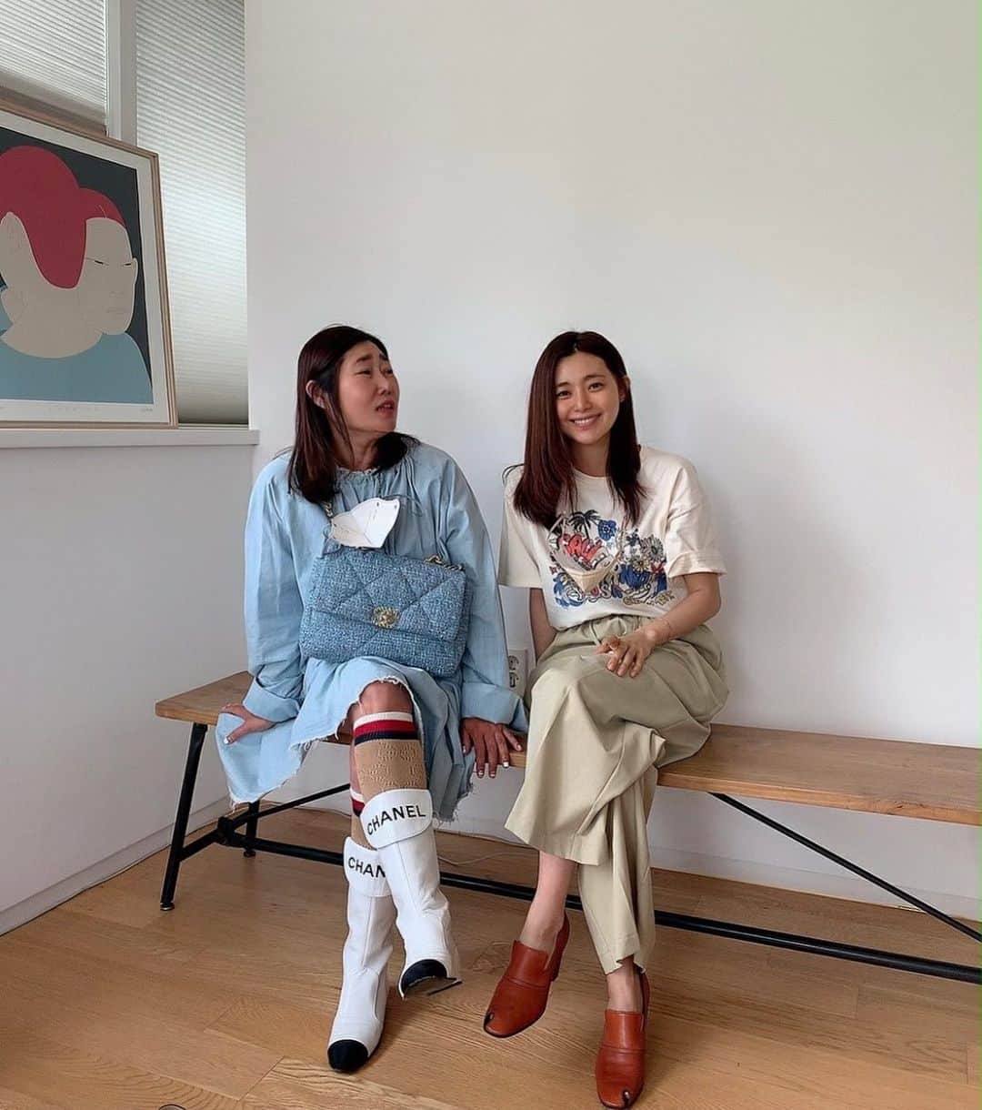 イ・ヨンウンのインスタグラム：「. 애들은 수영가고 우린 플리마켓👯‍♀️ . #토요일은바쁨」