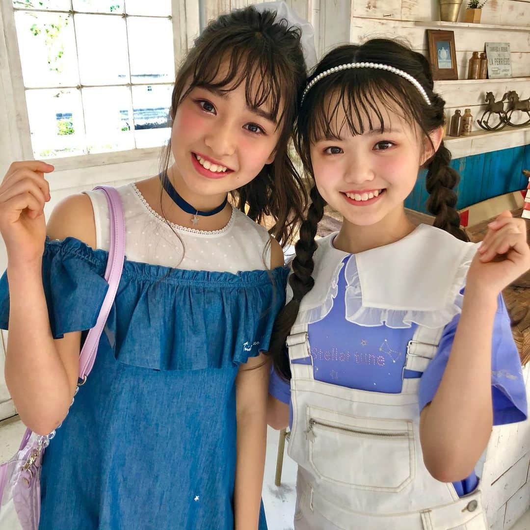 ニコ☆プチのインスタグラム：「🧸🎀💘 . ガーリー姉妹👭な マイ👒とフタバ🌱 . #ニコプチ #プチモ #藤岡舞衣 #小松崎ふたば #コーデは全部メゾピアノジュニアだよ💘 @mezzopianojunior_official」