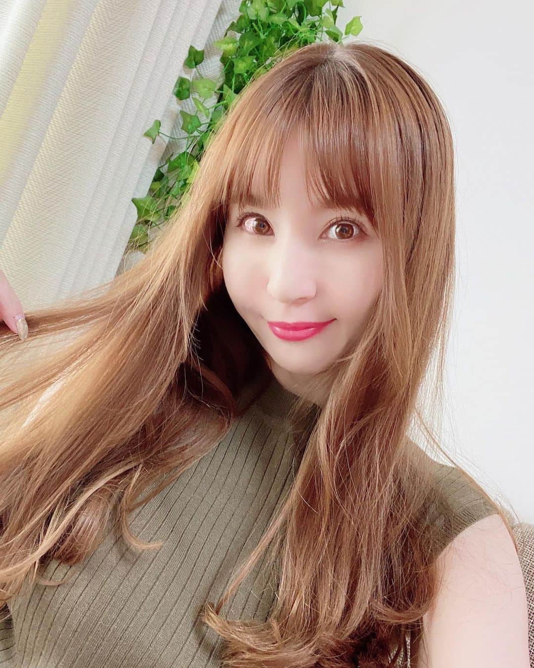辰巳ゆい ヘア 辰巳ゆいさんのインスタグラム写真 - (辰巳ゆいInstagram)「はーい！ ついに♪ 髪をカットしてきました♡ 実は、#ヘアドネーション  をするために頑張って伸ばしてたんだ😚 31センチ（最低この長さがいる） がっつり切ってきました！ 頭が軽い😆😆 自分の髪が誰かの ...