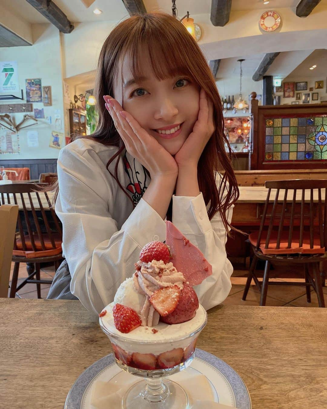 渡邉幸愛さんのインスタグラム写真 - (渡邉幸愛Instagram)「いちご🍓 家族でシェアハピ🍓🍓」4月25日 13時03分 - koume_watanabe.official