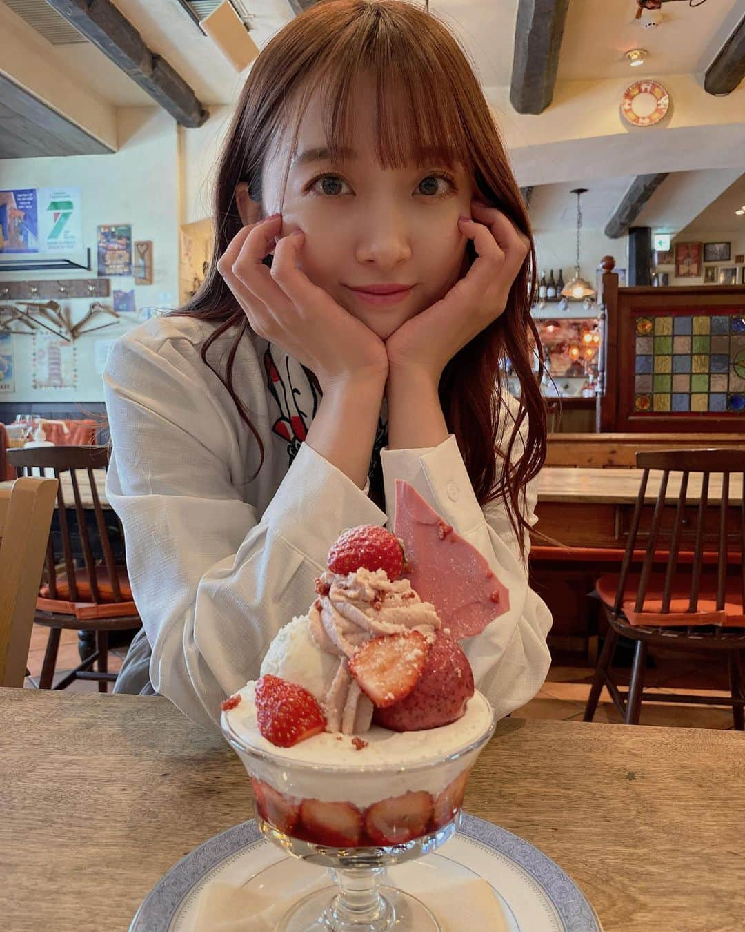 渡邉幸愛さんのインスタグラム写真 - (渡邉幸愛Instagram)「いちご🍓 家族でシェアハピ🍓🍓」4月25日 13時03分 - koume_watanabe.official