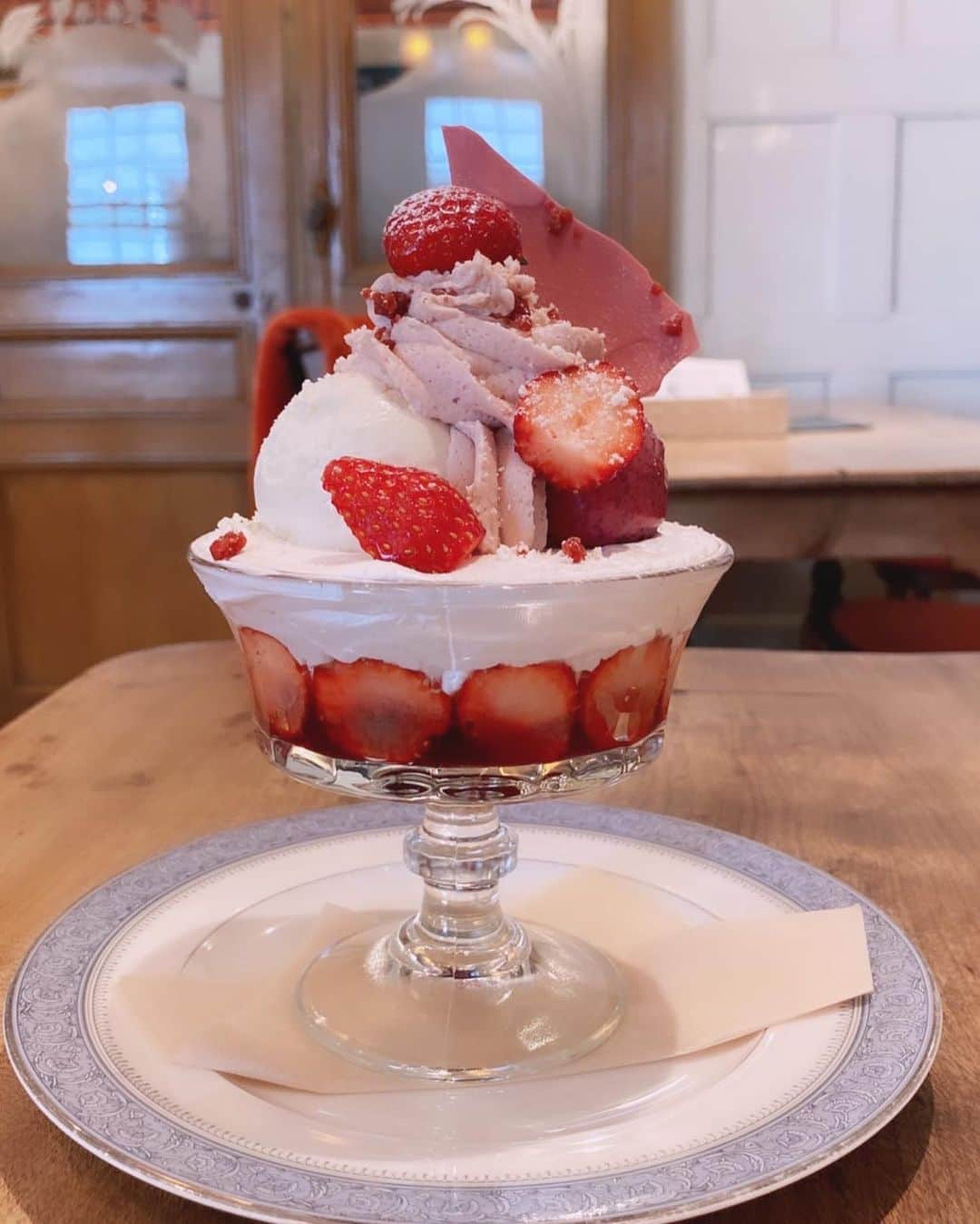 渡邉幸愛さんのインスタグラム写真 - (渡邉幸愛Instagram)「いちご🍓 家族でシェアハピ🍓🍓」4月25日 13時03分 - koume_watanabe.official