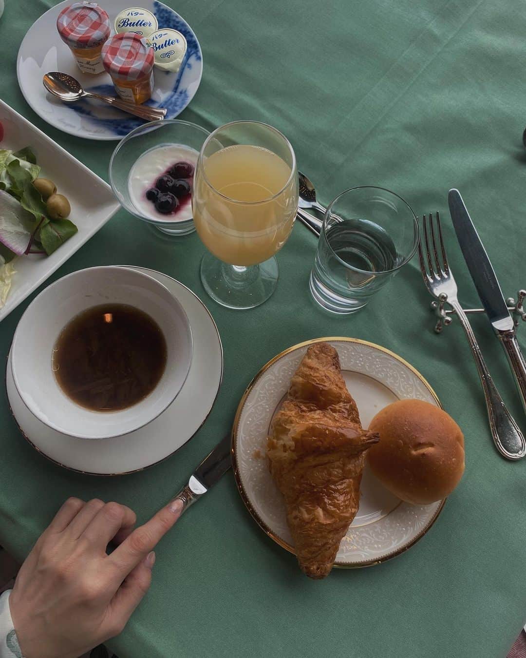 黒石奈央子さんのインスタグラム写真 - (黒石奈央子Instagram)「絶景な場所で至極の朝食。  頑張った自分へのご褒美に。  #朝食#breakfast#ダイニングルームボーセジュール#amexrewards」4月25日 22時55分 - blackstone705