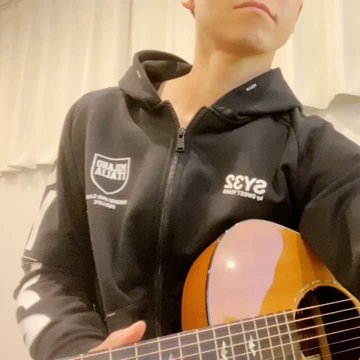 SHINPEIのインスタグラム：「先の見えない不安な時も、音楽が僕たちを癒してくれる。﻿ ﻿ みんなに新しい音が届く日がまた来るまで！」