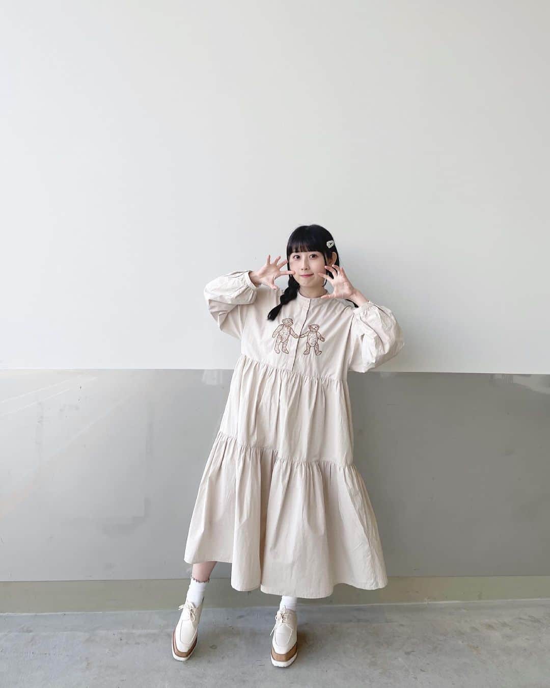 のインスタグラム：「☁️☁️☁️﻿ ﻿ ゆる〜っとした﻿ こういうワンピースだいすき~🧸🦴♡﻿ ﻿ ﻿ #現地でトーク会﻿ #ありがとう ﻿ #みんなすき ☺️ #ootd #fashion #ワンピース  #instagood #ツインテール #三つ編み #ske #井上瑠夏﻿ #followme #👗 #🐻  ﻿」