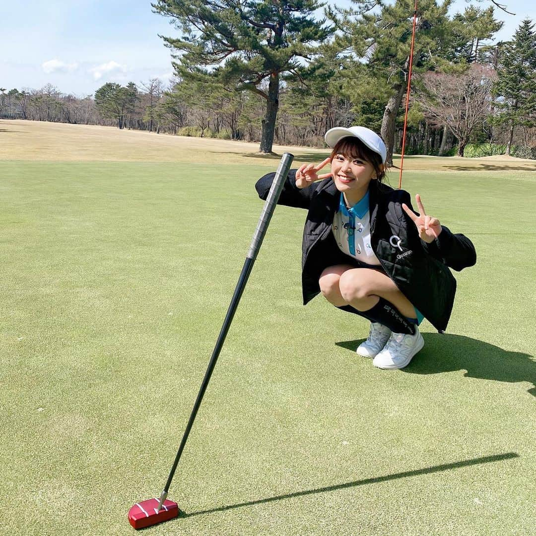 山内鈴蘭さんのインスタグラム写真 - (山内鈴蘭Instagram)「見て😳このパター、立つんです⛳️笑 ． 【ブラッドライン】というパターで 自立するパターなんです！ 一目惚れしてしまってダブルイーグルの店舗で買ってしまった🤣🤣🤣 ． このパターを作った人のお父さんが テーラーメイドの創立者だそうで！ すごい人達に手掛けられたパターなの❤️ ． テレビでも、友達にも、 みんなから好評でうれしーー🤣❤️ ． ． #パター #ゴルフギア #ブラッドライン #ゴルフクラブ #ゴルフ #ゴルフ好き」4月25日 15時45分 - xxsuzuranxx