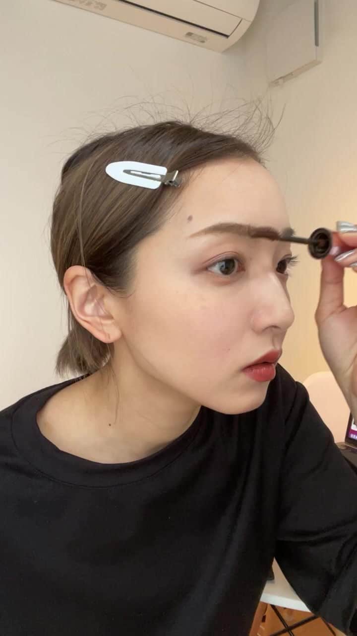 かんだまのインスタグラム：「アホ毛全開でしたが😂お付き合いくださった皆様ありがとうございました☺︎  買ったもの Sinn Purete メイクアップベースライトベージュ THREE ディメンショナルビジョンアイパレットアリー03 THREE アドバンスドエシリアル スムースオペレーター ルースパウダー02 MAC スモールアイシャドウ アンバータイムズナイン  リップは @easestyle.shop」