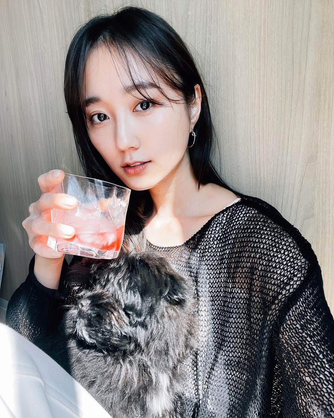 鈴木友菜さんのインスタグラム写真 - (鈴木友菜Instagram)「最近よく飲んでいる  @micho.jp_official の美酢（みちょ） ミチョは100%果実発酵のお酢から作ったビューティービネガー わたしお酢大好きなんだけど、ミチョは水や炭酸のほかにも牛乳やビールなどのお酒で割っても美味しいし、いろいろなフレーバーがあるので、大人から子供まで気軽にビューティーチャージできて、楽しめると思う👌🏻 美味しく健康に繋がるのは嬉しい！ 個人的にはパイナップル味をビールで割るのが1番好き🤤🍍 出先でも飲めるストレートタイプやゼリータイプも発売中なので忙しい方もぜひ👐🏻 #PR #美酢 #ビューティーチャージ #ミチョ #ビューティービネガー #のんでミチョ  #たべてミチョ  #ヘルシー」4月25日 18時01分 - yuuna_suzuki