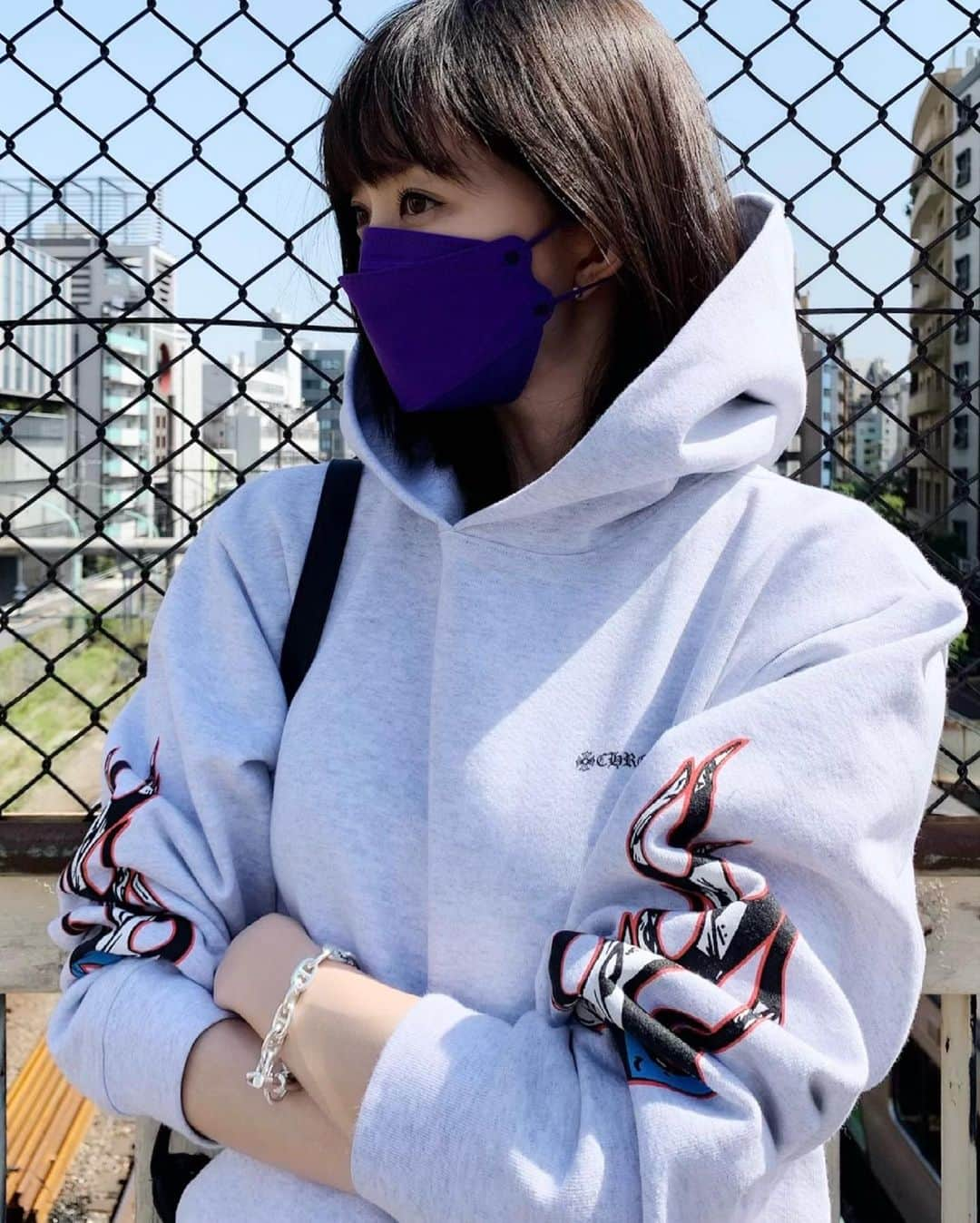 松島花さんのインスタグラム写真 - (松島花Instagram)「: Outfit👾👾👾 先日、撮った私服アップして いませんでした🤳🏻 フードは落ち着く🙃好きだ💜 : foodie: CHROME HEARTS Denim: RE/DONE Shoes: Stella McCartney Bag: Alexander Wang Jewelry: HERMES #outfit #ootd #hanaoutfit  #fashion #chromehearts  #花私服 #私服」4月25日 18時02分 - hana_matsushima_official