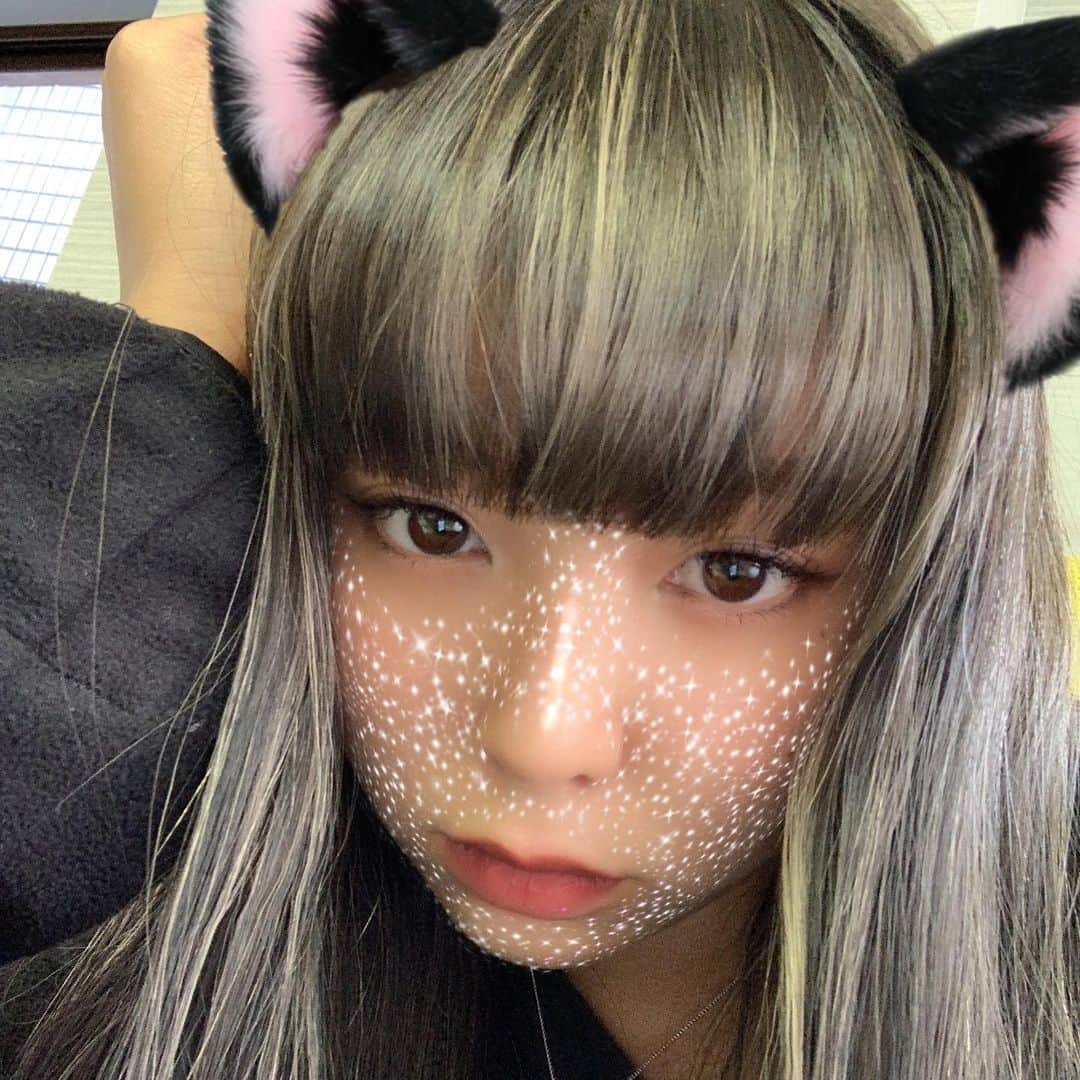 市來杏香のインスタグラム：「右目の調子がよろしくないので、 過去の自撮りを😂🙇‍♂️  本日もぽこちゃにて 20:00〜21:30 23:00〜24:00 2回に分けて配信します！ 喉の温存で歌配信はおやすみです！🙇‍♂️」