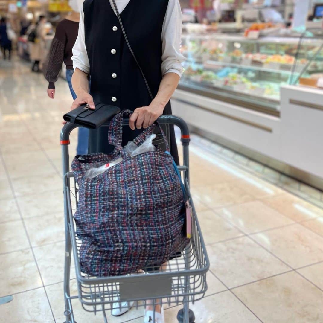 木本泉さんのインスタグラム写真 - (木本泉Instagram)「- 食材調達🌽🥕🧁🥖  よそ見ばかりしちゃいますね👀」4月25日 18時40分 - izumikimoto
