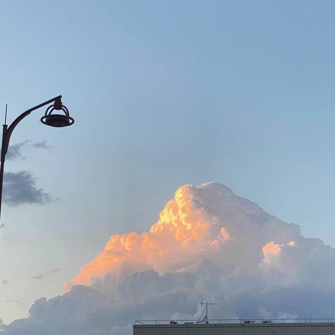 深瀬美桜さんのインスタグラム写真 - (深瀬美桜Instagram)「絵みたいな雲🖼」4月25日 18時43分 - fukasemio