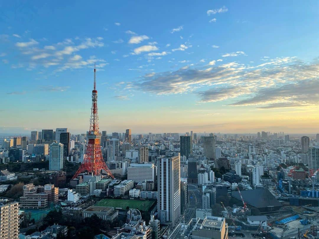 絵美里のインスタグラム：「少し曇ってたけど夕焼け綺麗だったな🌤 . . . . . #tokyo」