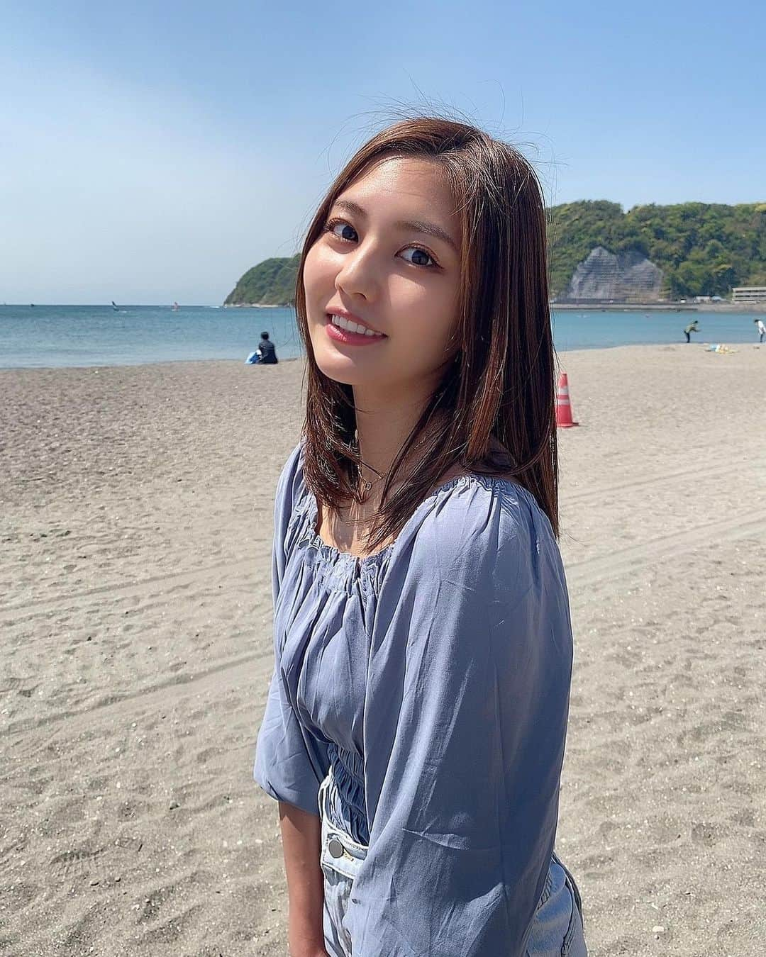 林ゆめさんのインスタグラム写真 - (林ゆめInstagram)「先日海で撮影してきたっ めっちゃ天気良くて気持ちよかった☺️ 最近の気温すき♡  そしていつもアホ毛が 本当に元気すぎる😌笑  #海 #林ゆめ」4月25日 19時06分 - ___yuume.18