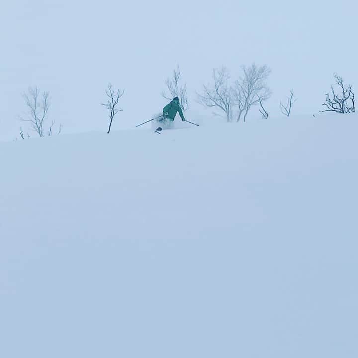 渡部暁斗のインスタグラム：「Hokkaido always gives us a chance to ski in winter vibes after the World Cup season end. Thanks 🙏🤙🙌 #livetoski #earnyourturns #telemarkski」