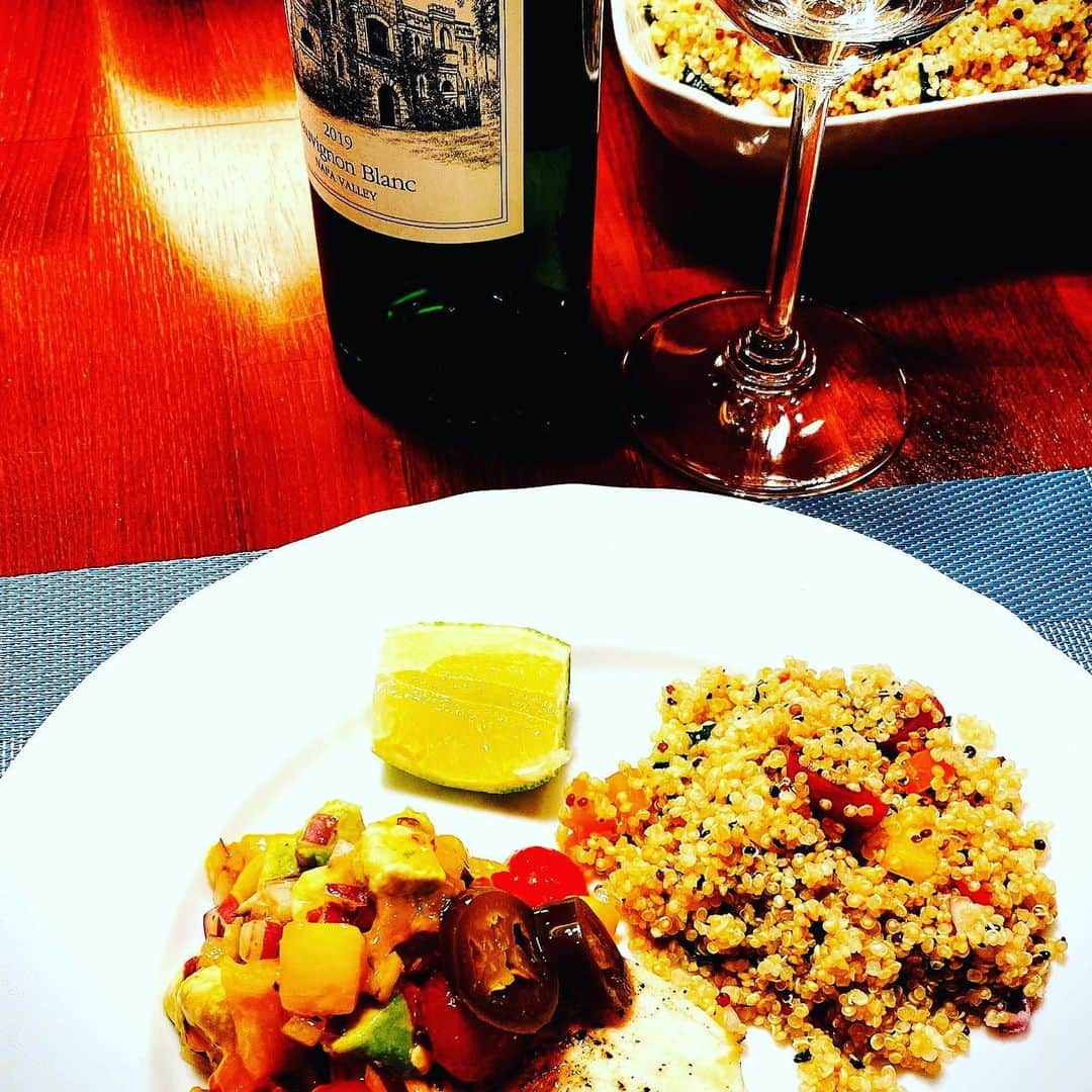 早見優さんのインスタグラム写真 - (早見優Instagram)「Tonight I paired California Sauvignon blanc with swordfish and my tropical salsa with mango. Yum!  #トロピカルサルサ  #マンゴー  #mango #avocado #chateaumontelana  #sauvignonblanc #ソービニヨンブラン」4月25日 19時27分 - yuyuhayami