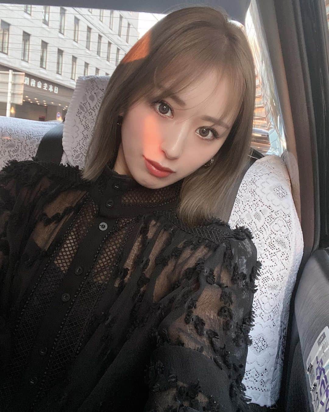 のインスタグラム：「・ ・ 明るく短くしたの👩🏼 来週もう一度ブリーチして更に明るくする予定🤍 今は明るくしたい時期🤍 ・ ・ #hairstyle#new#haircolor#beauty #ヘアカラー#ブリーチカラー」