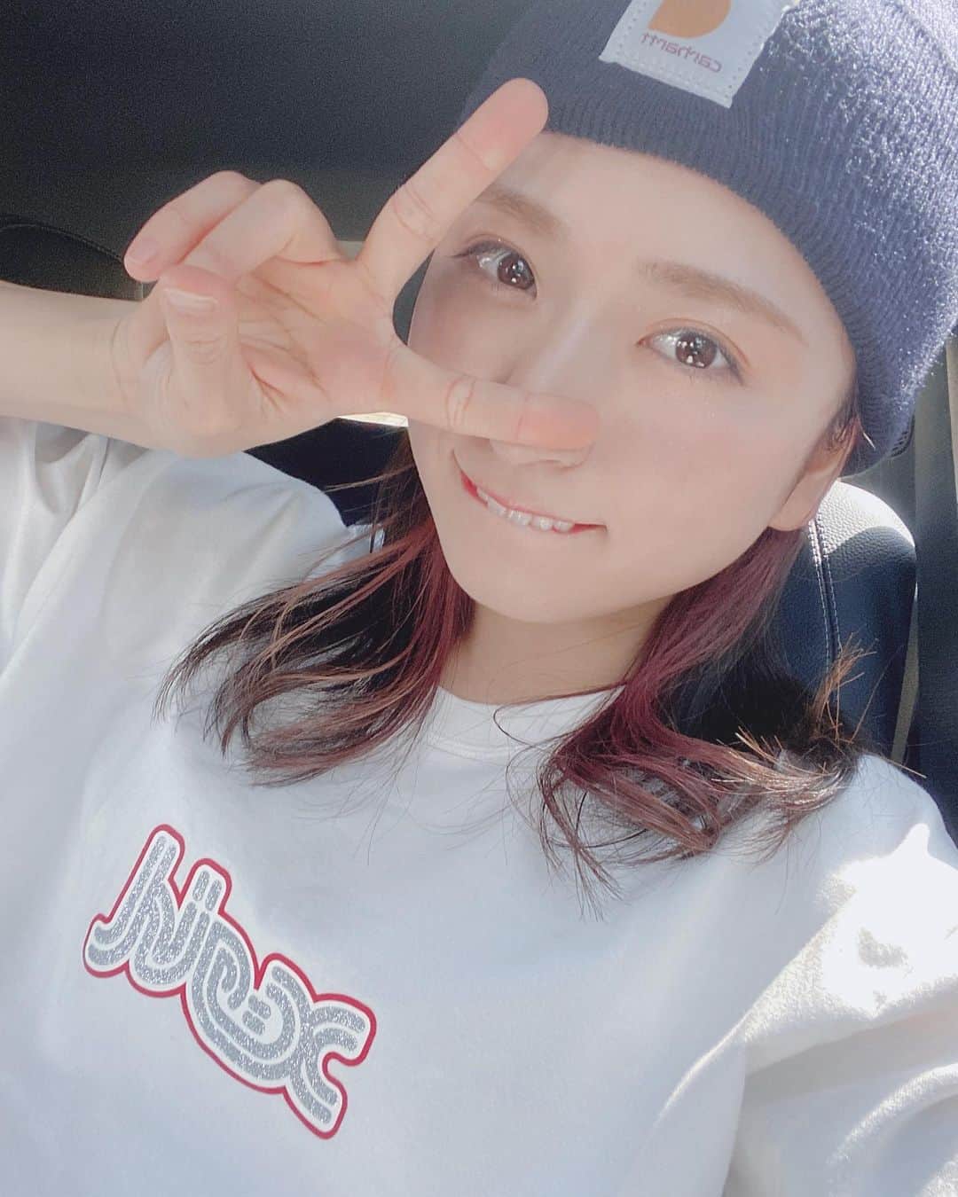 にこのインスタグラム：「春を後取りって感じですインナーカラーピンクにした😗🌸  L.O.G表参道店のりほちゃん(@logriho1001 )にやってもらった😗☝🏻 いつもありがとう☺️❤️  ワシのインスタ見たって言ってもらったら 初回20％オフになるからみんなかちこんでみて👴🏻  #L.O.G #美容院#表参道#インナーカラー」