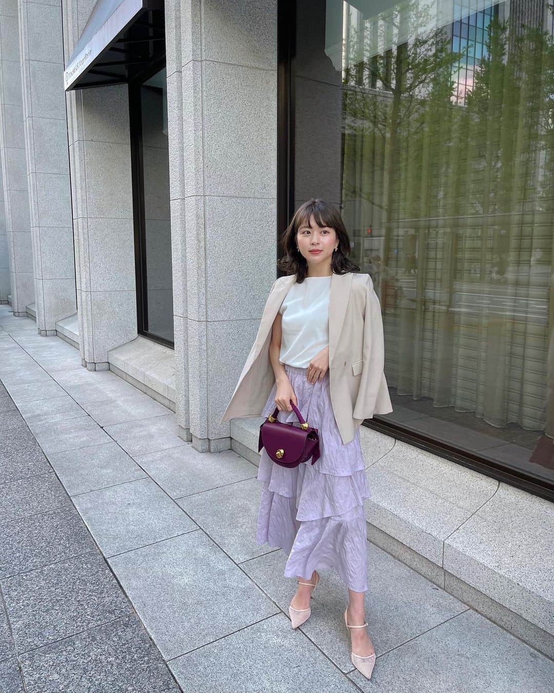 沖田愛加さんのインスタグラム写真 - (沖田愛加Instagram)「この日は風が強かった🥲🍃 中にノースリーブ着てるけどちょっと寒かった💦 . . . この色味のお洋服の組み合わせだいすき〜！🤍 トップスは後ろに金具がついてて可愛い〜！👗 . . . 🧥#tonal 👕#proportionbodydressing 👗#thevirgnia 👡#zara 👜#charlesandkeith  #pbd #プロポ #プロポーション#パフスリーブ #カーディガン #ハイウエストパンツ#proportionbodydressing #pr #ミラオーウェン #milaowen」4月25日 20時01分 - okita_aika