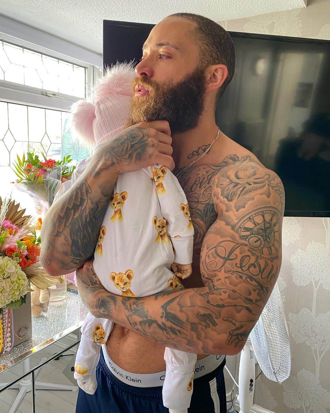 アシュリー・ケインのインスタグラム：「Rest In Paradise Princess 👼🏼🌈 I will always hold you in my heart until I can hold you again in heaven ❤️😢 #AzayliaDiamondCain」