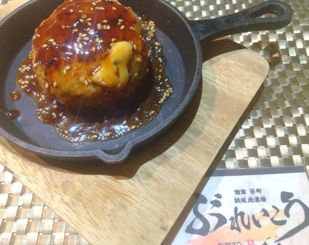 袋町鉄板酒場 ぶれいこうのインスタグラム：「ぶれいこうイチオシのチーズつくね😃中からチーズとろん💗 #ぶれいこう袋町店#広島グルメ#広島鉄板居酒屋#鉄板居酒屋広島#広島県#広島市#女子会人気#広島市中区#広島市中区袋町#広島パルコ#広島市グルメ#広島県グルメ#広島飲み放題#広島宴会#宴会広島#女子会広島#広島女子会#広島サプライズ#広島誕生日#袋町女子会#袋町誕生日#広島市中区鉄板居酒屋#広島市中区食べ放題#広島居酒屋#居酒屋広島#広島市個室居酒屋#個室居酒屋広島市#広島市食べ放題#広島市食べ飲み放題」