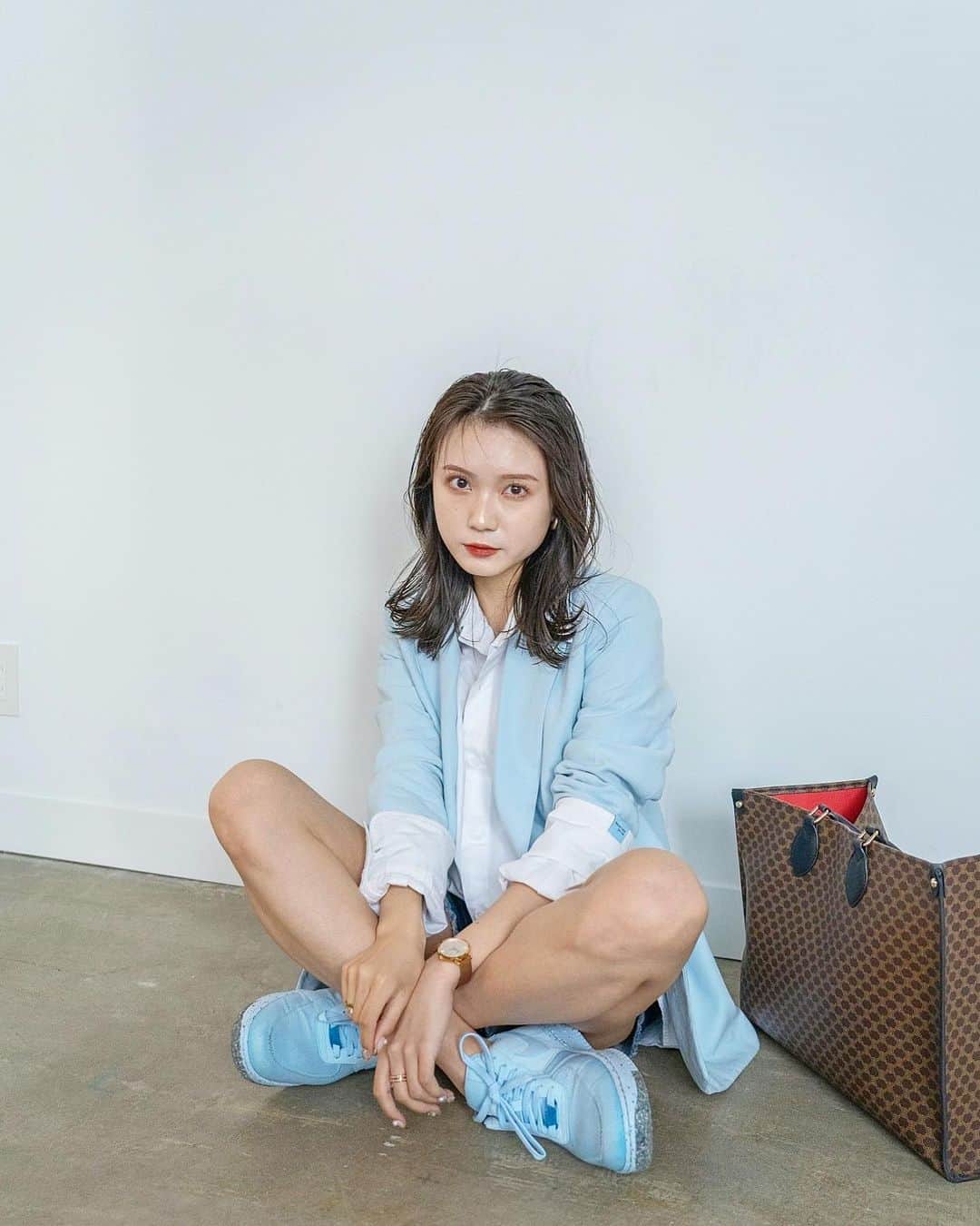 小瀬黎奈さんのインスタグラム写真 - (小瀬黎奈Instagram)「私服でジャケット持ってないからだいぶ新鮮。🧥👓💙」4月25日 20時39分 - 922_reina