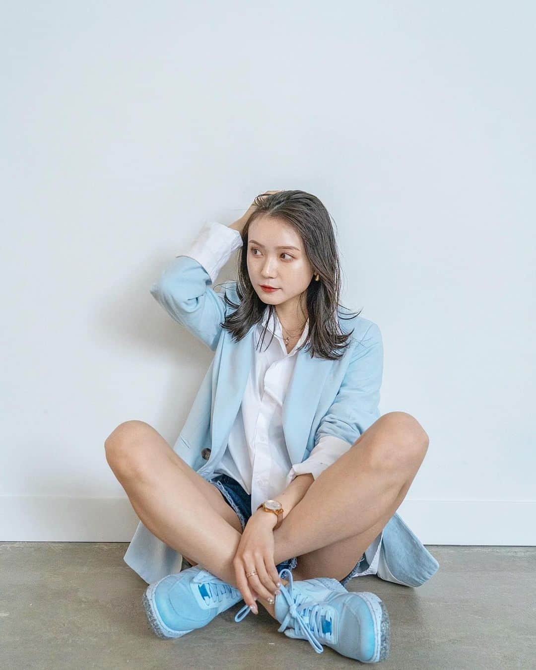 小瀬黎奈さんのインスタグラム写真 - (小瀬黎奈Instagram)「私服でジャケット持ってないからだいぶ新鮮。🧥👓💙」4月25日 20時39分 - 922_reina