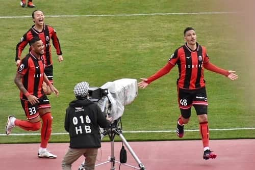 ジェイ・ボスロイドさんのインスタグラム写真 - (ジェイ・ボスロイドInstagram)「It’s great that we got the 3pts yesterday. We battled through the game and got win which is the most important thing.  Being out for about 4 months and not having a pre season, it’s difficult to get started but yesterday I scored my first goal of the season, first of many!!🙏🏽 @jaychanathip played his 100th Jleague game.  @tsuyoshi2632 scored his first professional goal so it was a good day all round.  As a team we need to perform better, we started the game slow and it looked like there was no motivation, the 2nd half was better and that’s how we have to approach every game from the start if we are to reach the ACL.   #consadole#team#together#win#belief#determination#striveforgreatness#blessed#hardwork#dedication#soccer#football#training#japan#jleague#adidas#adidastokyo#JB48」4月25日 20時58分 - jaybothroyd