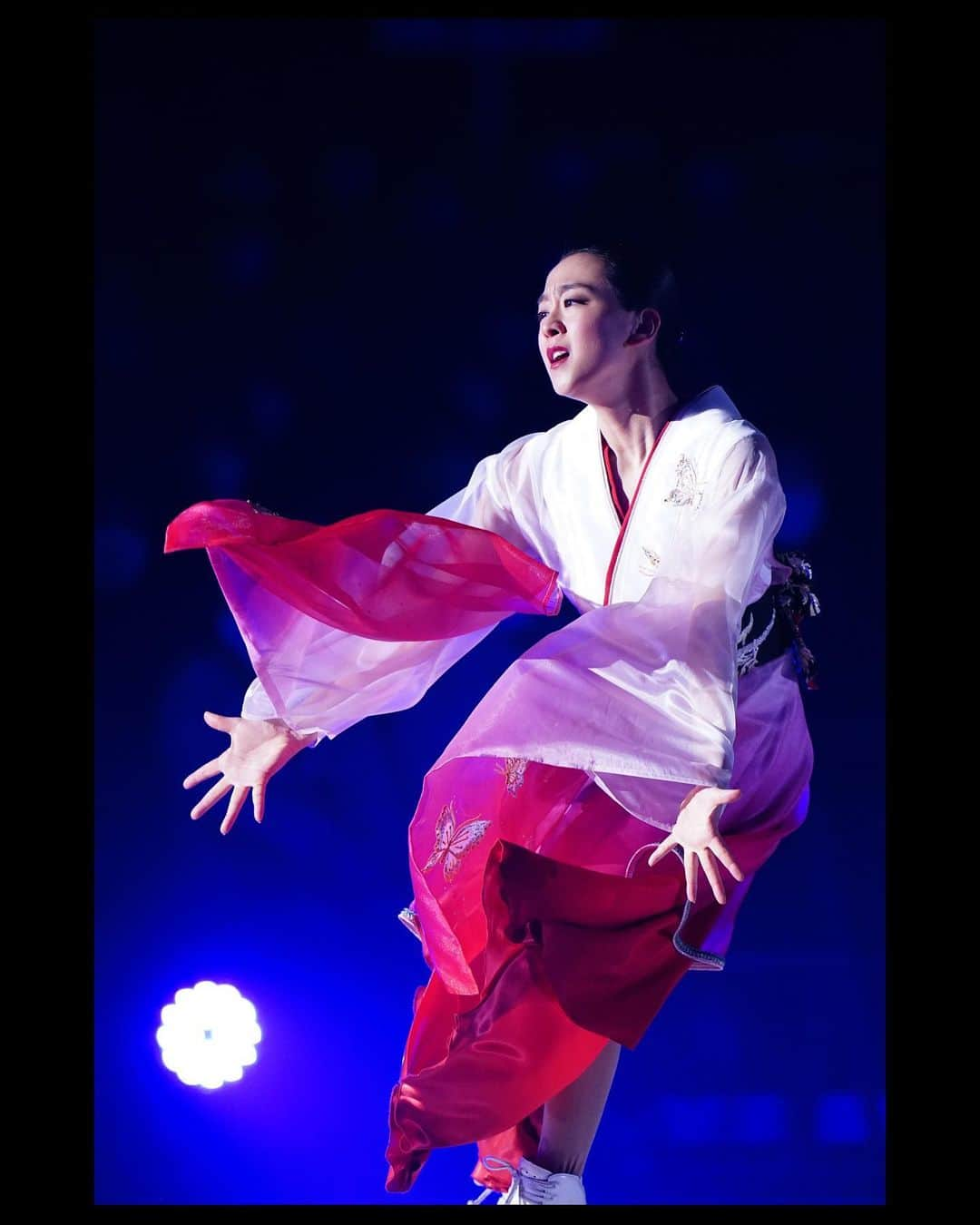 浅田真央さんのインスタグラム写真 - (浅田真央Instagram)「明日から予定通り、横浜公演を開催させていただきます。感染症予防対策を万全にし、会場でお待ちしております。 いよいよ、残り2公演となりました。 最後まで全力で滑り抜きたいと思います！ よろしくお願いいたします。 #浅田真央サンクスツアー #maotour #2」4月25日 21時24分 - maoasada2509