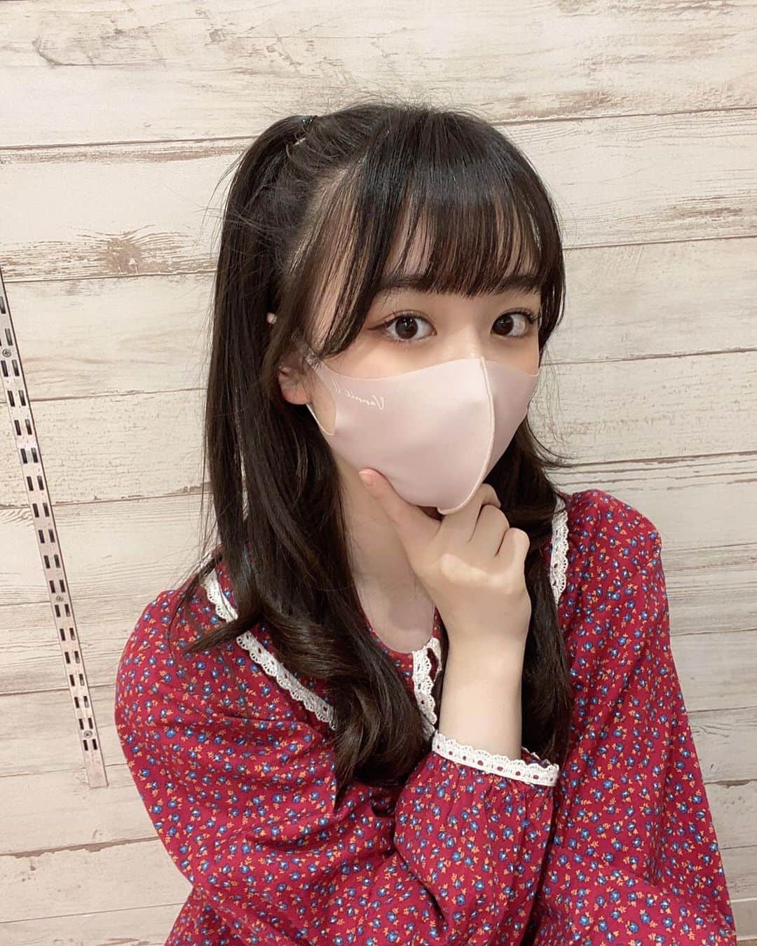 高田もものインスタグラム：「. @vannie__u さんのマスク〜😷 . 3枚セット〜！！！！ . ももはピンク色のセット〜！！！！ . 息苦しくなくて好きです . かしこ . #vannie_u #ヴァニーユー . #高田もも #かしこってなに #かしこ #かみやど #ひらがなかみやど #ハーフツイン #merryjenny #マスク #マスクメイク #zozotown #pink #あいどる #アイドル #idol #japaneseidol #instagood #instagram #はーふついん」