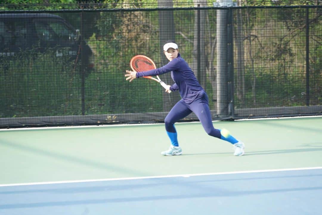 尾崎里紗のインスタグラム：「今日もいい天気☀️﻿ ﻿ ﻿ ﻿ #glico ﻿ #powerproduction ﻿ #head ﻿ #headtennis_official﻿ #headjapan﻿ #teamhead ﻿ #asicstennis﻿ #teamasics ﻿ #imoveme﻿ #onitsukatiger ﻿ #株式会社タイド ﻿ #TIDE. ﻿ #gram3 ﻿ #グラムスリー ﻿ #tbc_aesthetic ﻿ #エステ ﻿ #エステティックtbc ﻿ #尾崎里紗 ﻿ #risaozaki ﻿ #tennis ﻿ #tennisplayer ﻿ #テニス ﻿ #fitness ﻿」