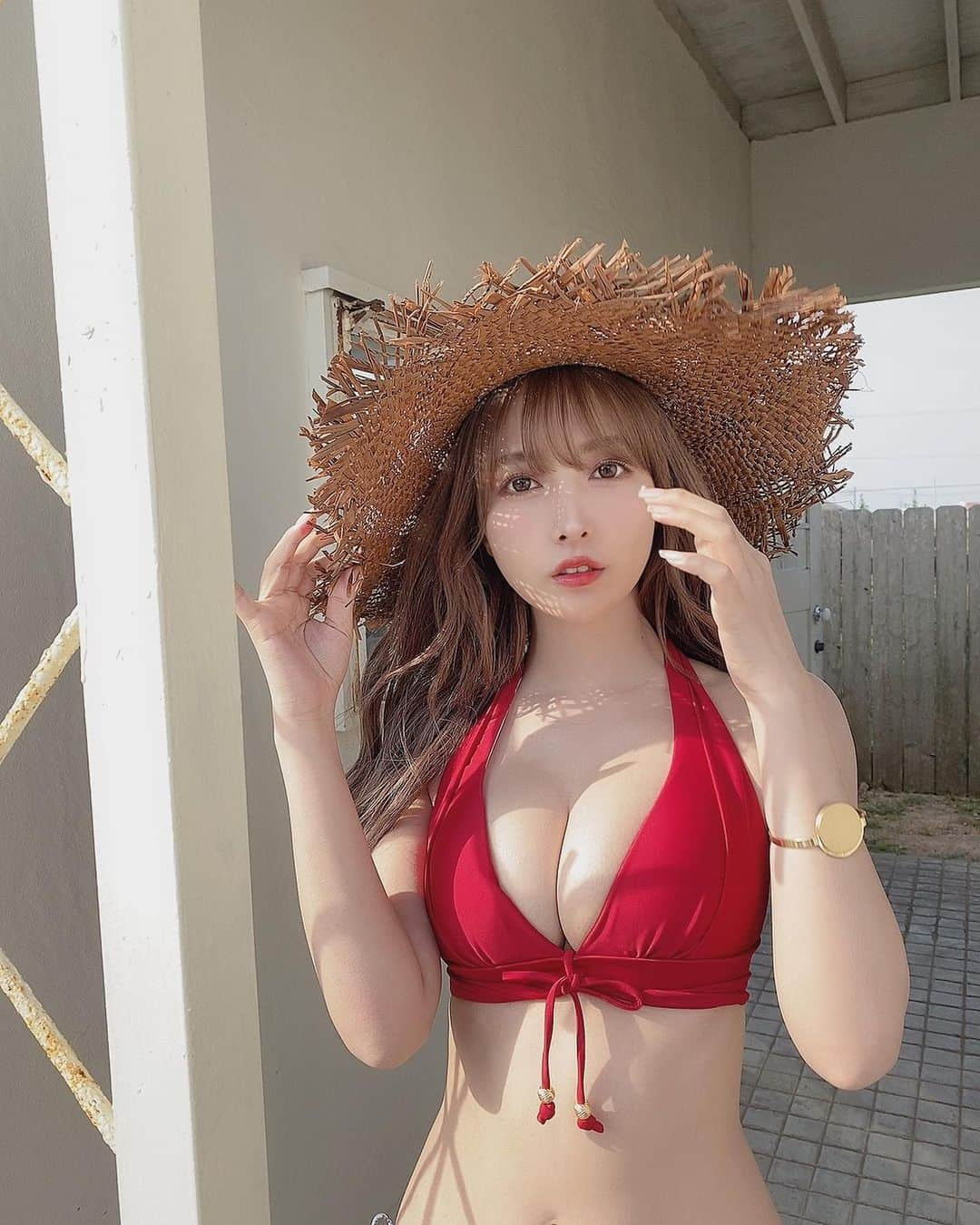 三上悠亜さんのインスタグラム写真 - (三上悠亜Instagram)「夏！！な撮影でした🌞 すんごく寒かったけど✌️笑 まだ水着は寒いね❄️」4月25日 22時03分 - yua_mikami