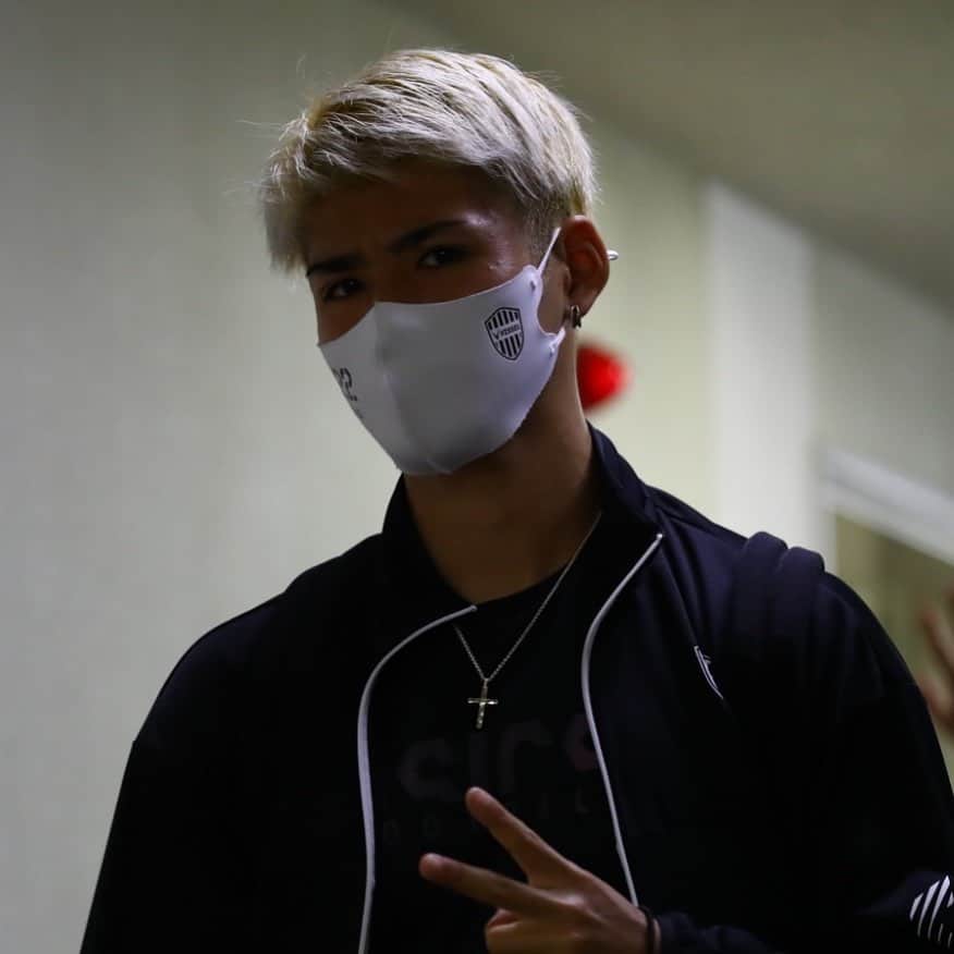 佐々木大樹のインスタグラム：「🦍🦍🦍  #ヴィッセル神戸 #22 #佐々木大樹 #金髪ゴリラ」
