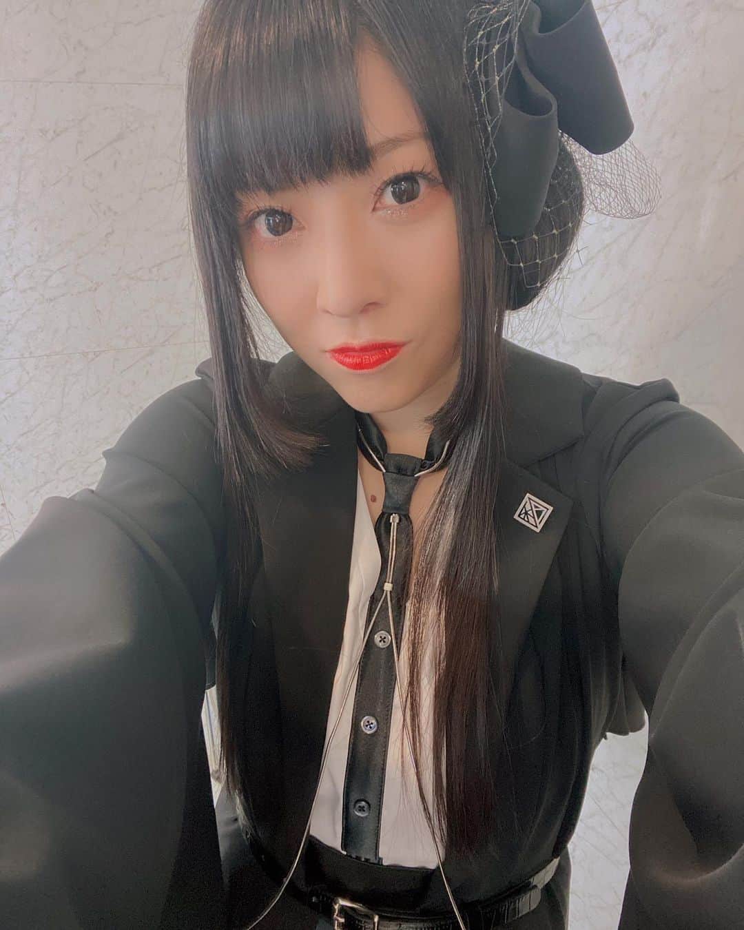 鈴華ゆう子のインスタグラム：「月9イチケイのカラスの主題歌担当させていただいてます。 新曲「starlight」今夜21:00～観てね(･ω･)新衣装は黒タイツ！ 先入観なく曲をドラマの世界と共に聴いて頂きたいということであえてファンには馴染みのあるWGB名義ですー https://wagakkiband.com/contents/423323  #WGB  #WAGAKKIBND  #和楽器バンド  #イチケイのカラス  #starlight  #鈴華ゆう子  #yukosuzuhana  #月9」
