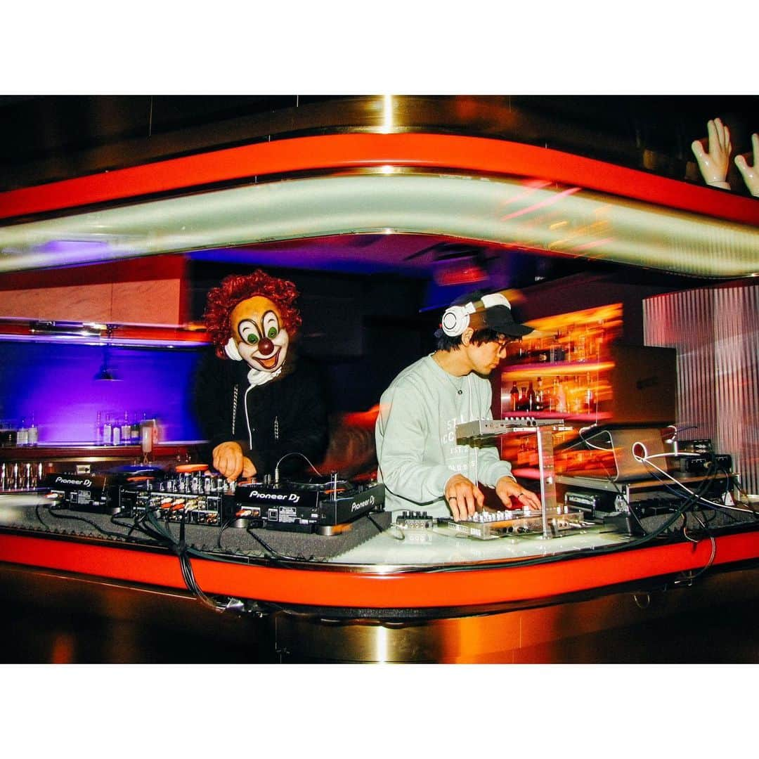 Nakajinさんのインスタグラム写真 - (NakajinInstagram)「DJing on Secret Sky was so much fun! Venue: @music_bar_lion  Sweatshirt: @stellamccartney   DJたのしかった。いままでこんなに楽しい事してたのねLOVEさん。  @secondskyfest #secretsky #stellamccartney」4月26日 0時23分 - nakajin