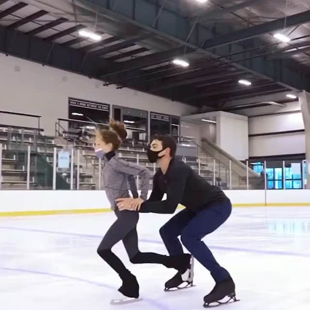 のインスタグラム：「#Repost @oniceperspectives with @make_repost ・・・ @elliekorytek goes interstellar 🚀 with the help of her coach @chris_knierim 🪐 Did you see that #quadtwist 😮 __🎥 @oniceperspectives __🎵 Interstellar @hanszimmer  __📍@greatparkice __🎓 @teamtoddandjenni  ❄️ #pairskating #greatparkice #oniceperspectives #iceskating #figureskating #iceskate #figureskate #iceskater #figureskater #icerink #icedance #patinage #patinaje #patinadores #pattinaggio #patinajeartistico #patinageartistique #pattinaggioartistico #patinajesobrehielo #フィギュアスケート #피겨스케이팅 #фигурноекатание #athlete #gymnast #ballerina」