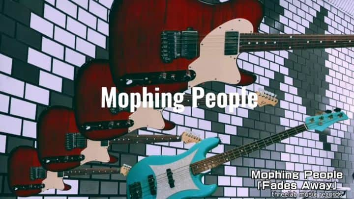 Ritsukoのインスタグラム：「新ユニット、mophing people(モーフィングピーポー)反響あって嬉しいです。ところでみなさん、たくさんイイネやコメント下さってありがとうございます。。が、しかし！デモの音源の方間違えてあげてたので、削除して再度あげなおしました。こっちが正式なやつ。。歌は完全に録音しなおしたし、歌詞もミックスも違うんです。。デモ聴いた人はある意味レア！！（笑）ところでみんなこの名前なんて呼びますか？ #mophingpeople #モーフィングピーポー#モーピー #モーフィング #もヒピ  #rumaniamontevideo #少年ナイフ #shonenknife  #fadesaway」