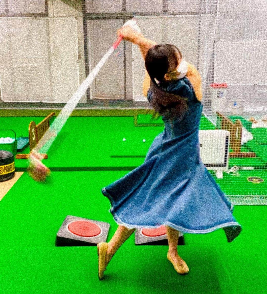 天木じゅんさんのインスタグラム写真 - (天木じゅんInstagram)「. . @harajukugolf_academy  4回目のlessonにて もうドライバーを持たせてもらった♥︎ そしてずっと行きたい行きたいと 言っていた コースデビューは5月に行けそうです！！ "もうコース余裕で出れるよ！" とコーチが言ってくださいました！！！  可愛いウェアも届きそうなタイミングだし… 楽しみがいっぱい❤️❤️❤️ 趣味が増えまくっちゃって困っちゃう🤤🤤🤤 . . #天木ゴルフ #天木じゅん #原宿ゴルフアカデミー #ゴルフ #ゴルフ女子」4月26日 9時35分 - jun.amaki