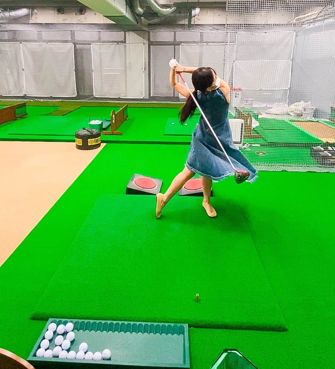 天木じゅんさんのインスタグラム写真 - (天木じゅんInstagram)「. . @harajukugolf_academy  4回目のlessonにて もうドライバーを持たせてもらった♥︎ そしてずっと行きたい行きたいと 言っていた コースデビューは5月に行けそうです！！ "もうコース余裕で出れるよ！" とコーチが言ってくださいました！！！  可愛いウェアも届きそうなタイミングだし… 楽しみがいっぱい❤️❤️❤️ 趣味が増えまくっちゃって困っちゃう🤤🤤🤤 . . #天木ゴルフ #天木じゅん #原宿ゴルフアカデミー #ゴルフ #ゴルフ女子」4月26日 9時35分 - jun.amaki