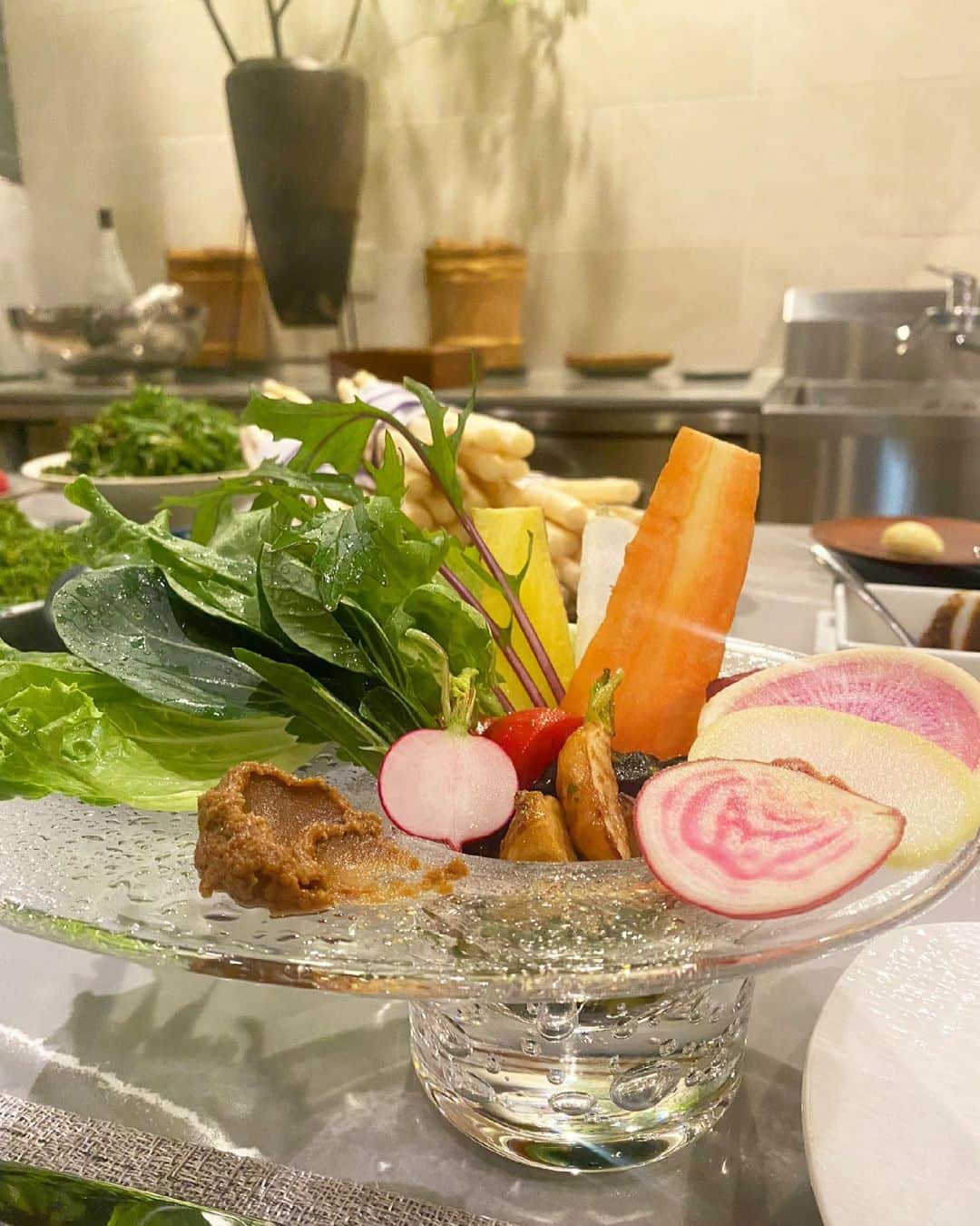 JUNKO（飯田順子）さんのインスタグラム写真 - (JUNKO（飯田順子）Instagram)「先日 @restaurant_anu さんに 連れてってもらいました😋 ・ 季節の花山椒を使った料理も食べれて 満足🥰 お土産のパン🍞が最高に美味しくて帰って夜食べてしまった🐷 ・ また行きたい😚 ・ ・ #アニュルトゥルヴェヴー」4月26日 5時22分 - jun__ko_
