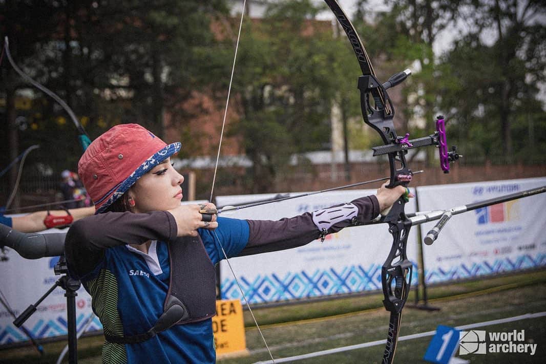 バレンティナ・アコスタ・ギラルドのインスタグラム：「First two pics: World Cup in Guatemala ✨ Third pic: Pan-American tournament In Monterrey ✨  Back in competition!  Unfortunately I did not get the results that I would like to have obtained, but I am still happy with my work here at the World Cup.  Different factors didn’t allow me to practice enough, just 2 days in more than 3 weeks (Only 1 day at 70m 😣) until the official practice day here in Guatemala.  I worked with what I had and incredibly I got a better result than what I thought I was going to get after all the inconvenience in the process for this competition.  I felt a good execution in most of my shots and I finished with a good feeling here.  This has motivated me more to keep working and make it more focused for the next competitions. 🖤✨ . . . . #archery」