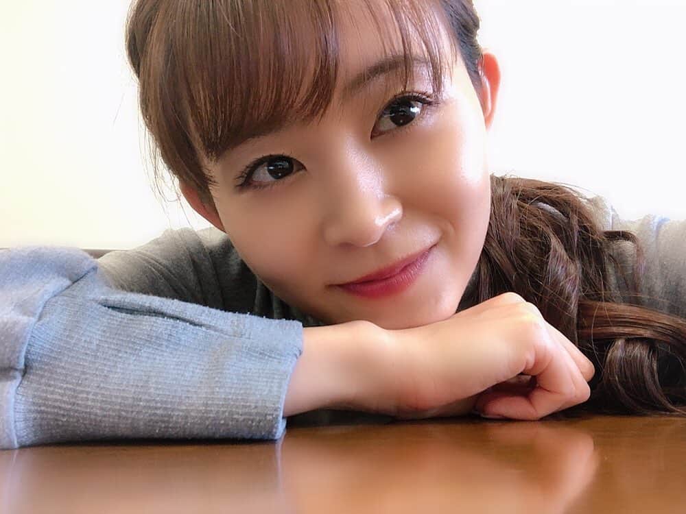 大家彩香さんのインスタグラム写真 - (大家彩香Instagram)「みなさん、おはようございます☀  ご案内です💕 今週29日木曜日、朝8:30から このアカウントで インスタライブを行う予定です😋🎀  朝早くて恐縮ですが(>_<)💦 祝日なので、参加して頂けたら 嬉しいです❤️❤️  #札幌テレビ#stv#大家彩香#どさんこワイド #インスタライブ#みてね#お家時間#質問#ありましたら#お寄せ下さい#ゲストも#来てくれます#可愛い人です♡」4月26日 7時40分 - ayaka_oie_official