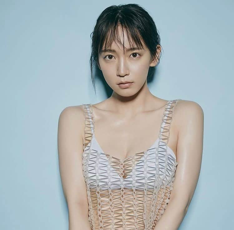 吉岡里帆 　ファンアカウントのインスタグラム：「💐 #吉岡里帆 #rihoyoshioka」