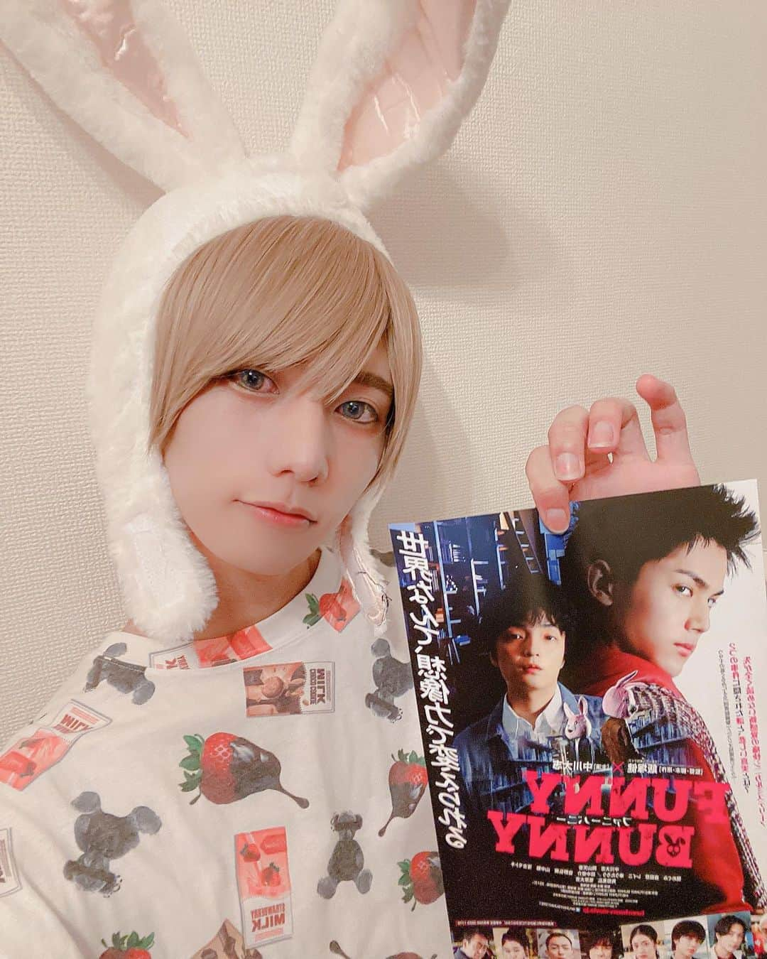 江崎びす子さんのインスタグラム写真 - (江崎びす子Instagram)「映画FUNNY BUNNYの試写会に参加しました🐰✨💖  凄い人情にアツい話だった🔥  ウサギの着ぐるみが印象的だったので 私もウサギで自撮り🤳  4月29日公開です🎥  #中川大志  #FUNNYBUNNY #sgs試写会」4月26日 18時35分 - bisukoezaki